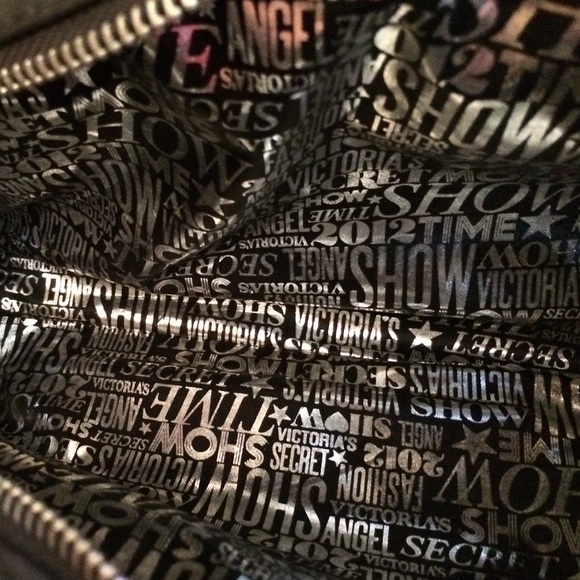 Victoria secret cosmetic bag - Picture 3 of 3