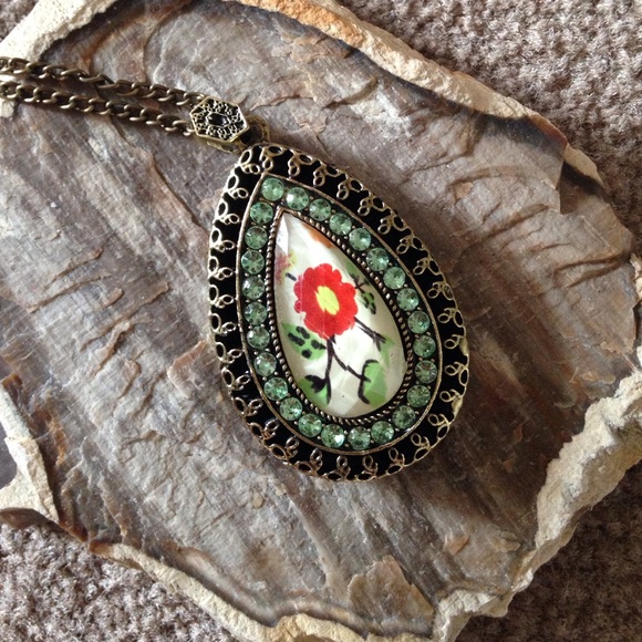 Jewelry - Vintage style necklace