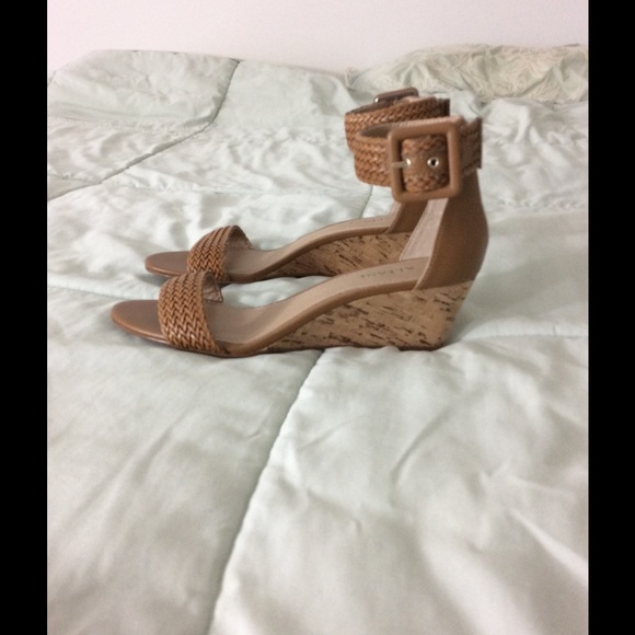 Alfani tan wedge NWOT - Picture 2 of 4