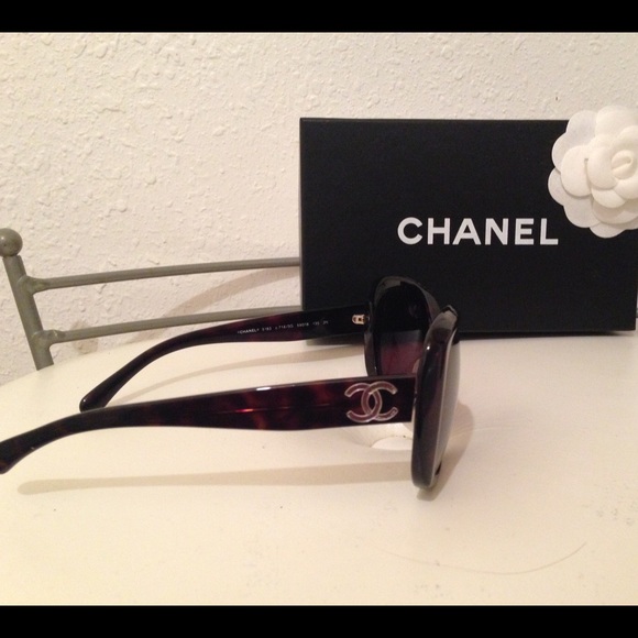 CHANEL Sunglasses 😎