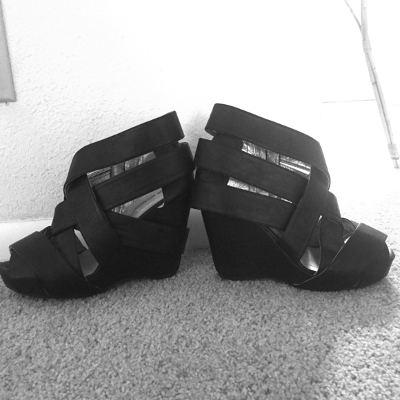 Black strappy wedges