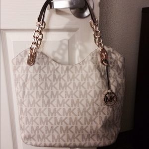 Traded. Authentic MICHAEL KORS - vanilla tote