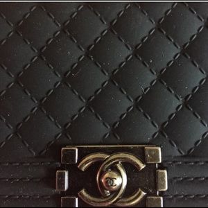 Chanel boy bag-like iPhone 5/5S case in black!