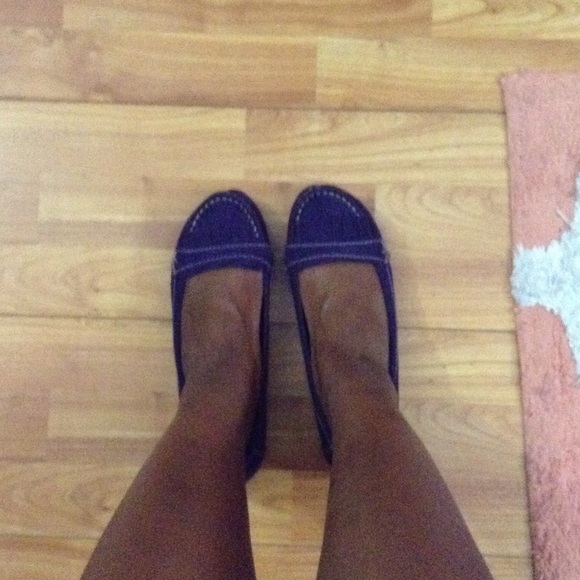 Shoes - Picture 3 of 4