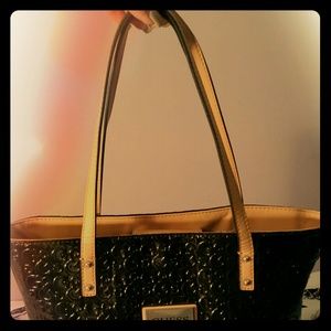 Guess tote