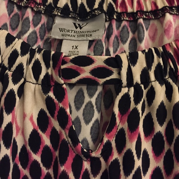 Patterned top - Picture 2 of 3