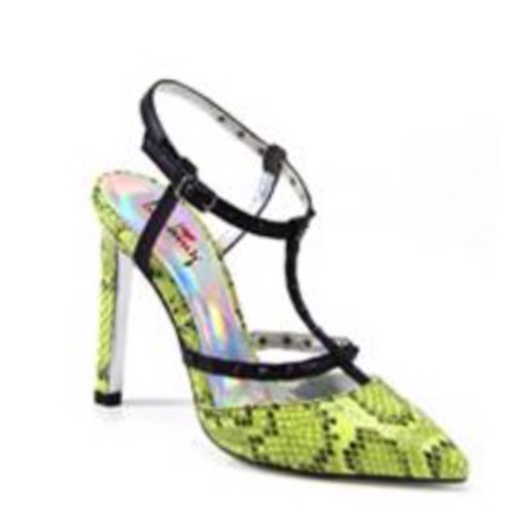 Brand New "That a Girl" Snake print heel - Picture 2 of 2