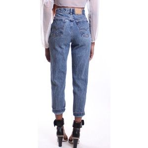 SOLD Vintage Levi's high waisted mom jeans!
