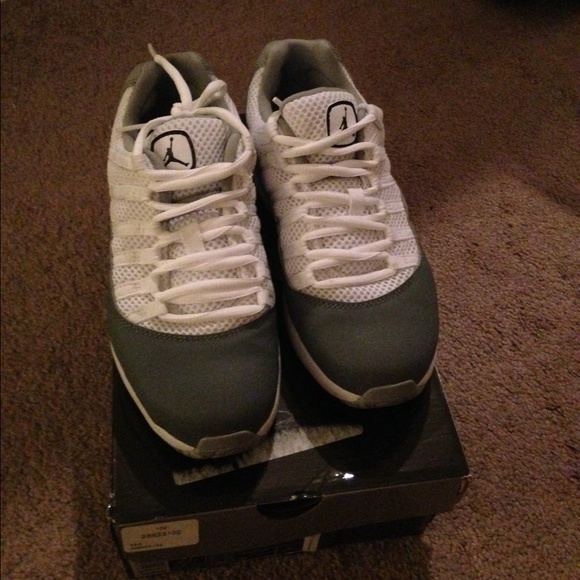 Air Jordan CMFT Viz Air 11 size 3.5 youth