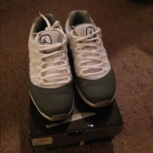 Air Jordan CMFT Viz Air 11 size 3.5 youth