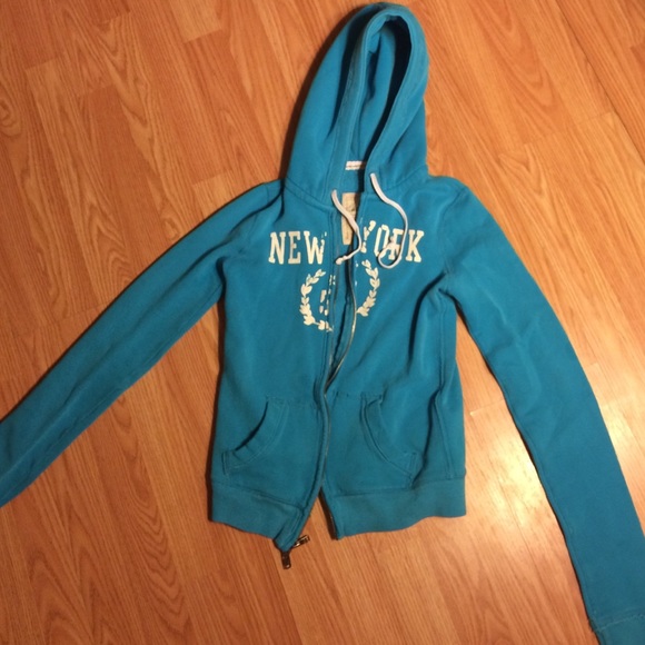 Hollister sweater