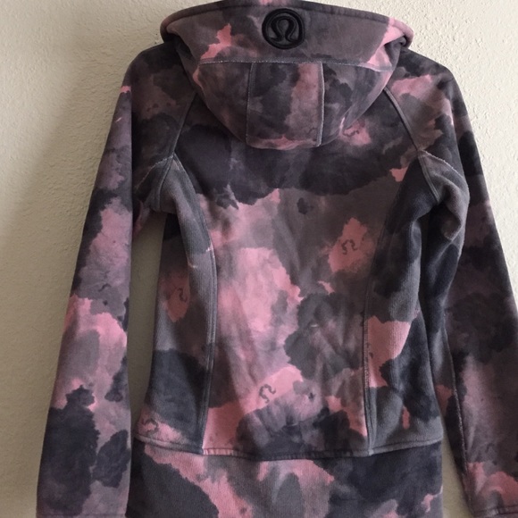 🌅SOLD IN BUNDLE🌅 Lululemon Camo Scuba Hoodie - Picture 4 of 4