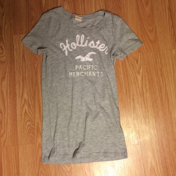 Grey hollister tee