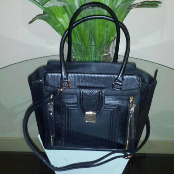 🚫SOLD🚫 Sarah shoulder bag! Melie Bianco