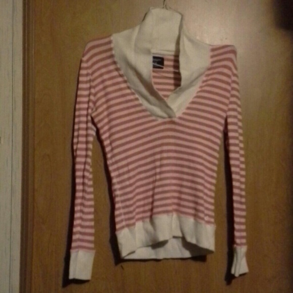 Top - Picture 2 of 2