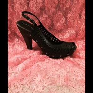 Nine West leather gold studded heels, blk