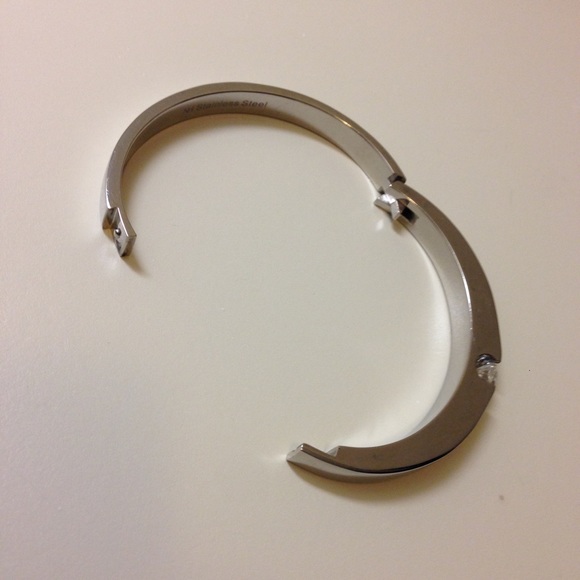 π·β’ host pick | crystal bracelet β’ - Picture 3 of 4