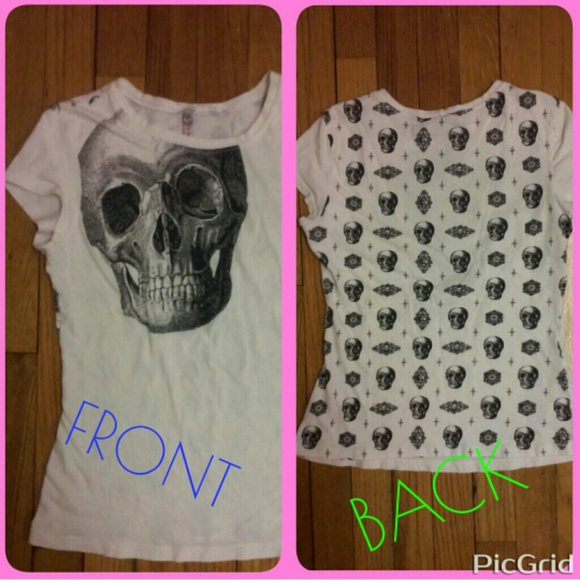 Double-sided skull-print graphic tee!