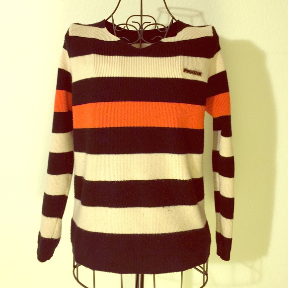 V-Neck Top/Sweater