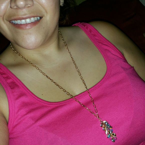 gold tone necklace that looks cutie with everythin