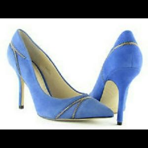 BEAUTIFUL SUEDE PUMPS WITH AN EDGE