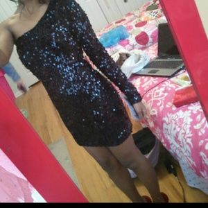 Black one sleeve sequined dress