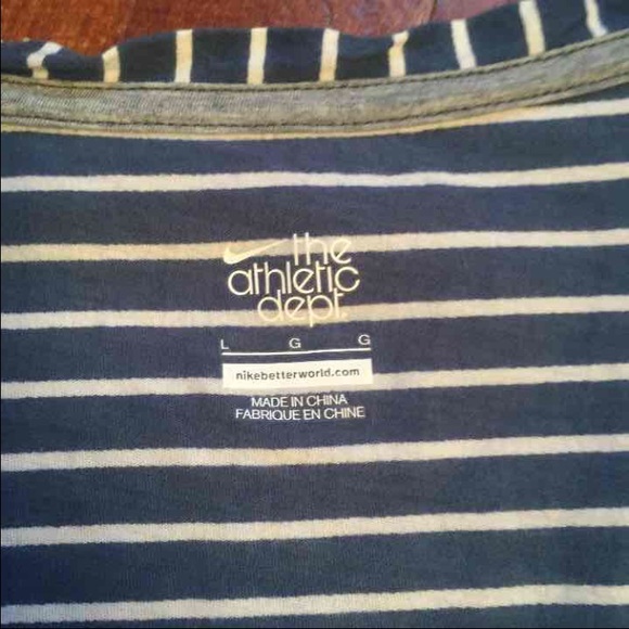 Nike v neck - Picture 2 of 2