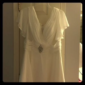Ivory chiffon knee length dress.