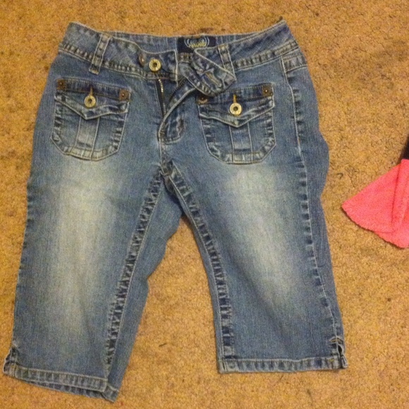 Short capris
