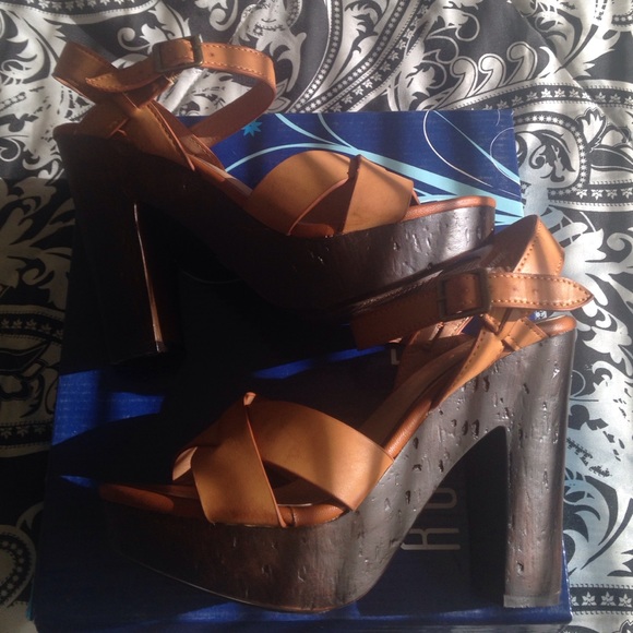 Chestnut platform sandal - Picture 3 of 3