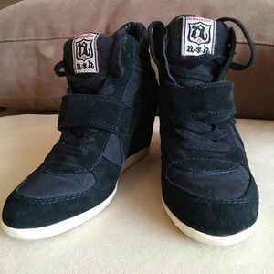 Ash bowie wedge sneaker in black