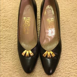 Ferragamo Classic Pumps in Black