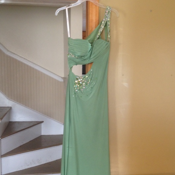 Prom dress - Picture 2 of 3