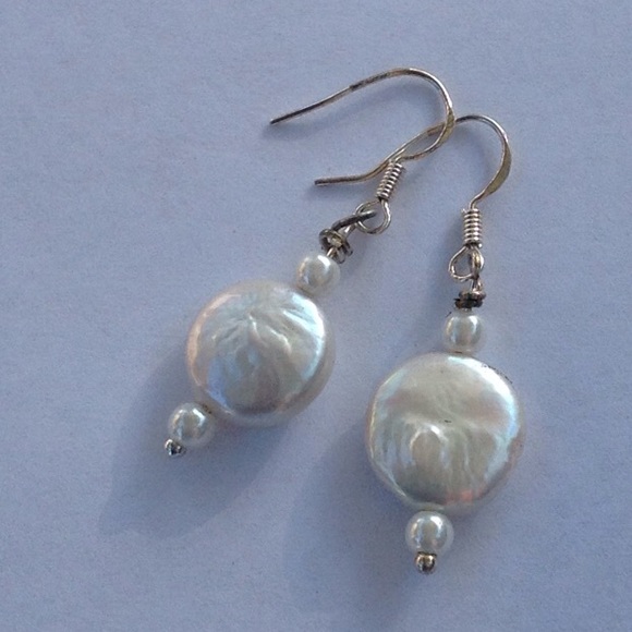 Cindylou's Design Jewelry - Fresh Water Pearl Earrings