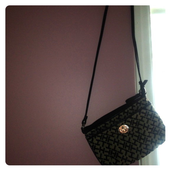 PRICE REDUCE ❗️❗️Tommy Hilfiger Shoulder purse - Picture 1 of 4