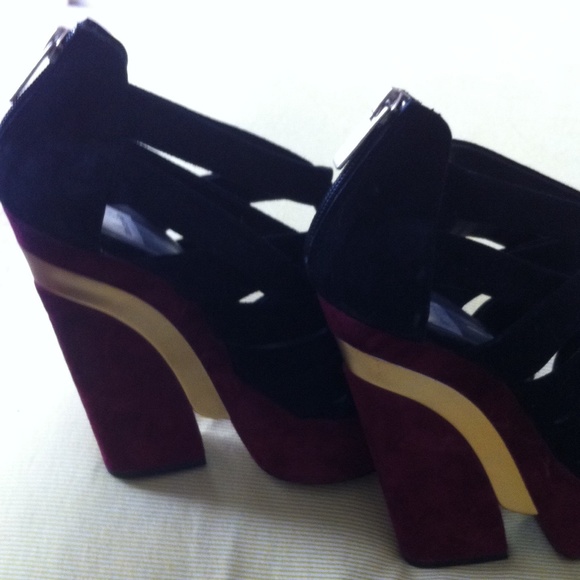 Hells I wear it 3 times - Picture 1 of 2