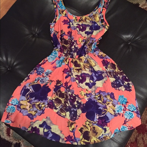 Gorgeous floral dress with cut out back