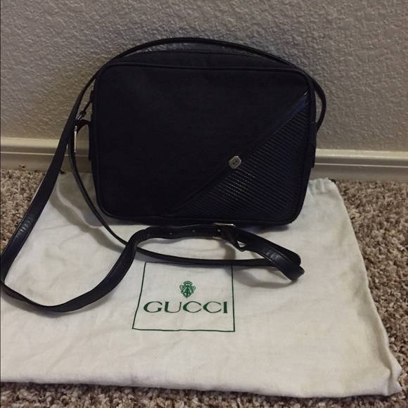 authentic black gucci new cond reduce