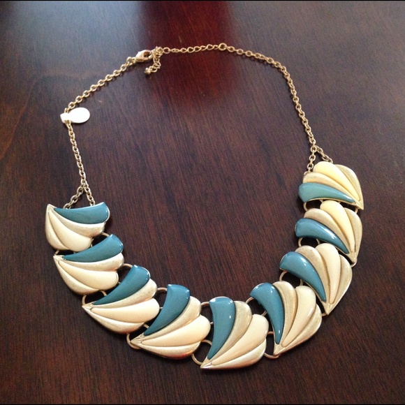 Statement necklace