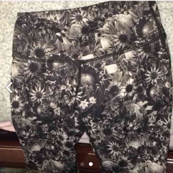 Lululemon wunder under floral leggings