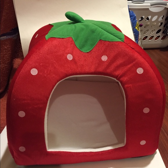Pet house, dog bed, cat bed, strawberry