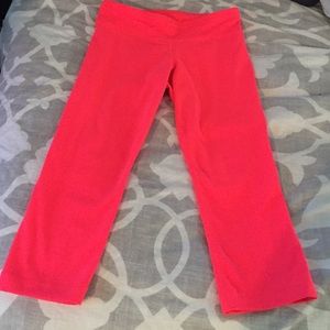 New hot pink fitted capris