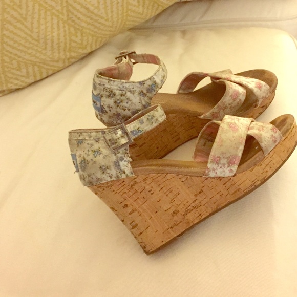 61 off toms shoes shabby chic toms wedges size 7 5 from briana s closet on poshmark 61 off toms shoes shabby chic toms wedges size 7 5 from briana s closet on poshmark