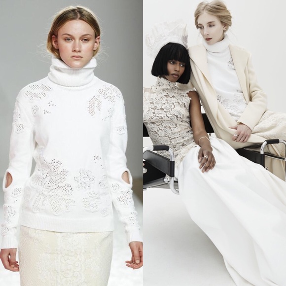 SALE 💕HP💕ALI ROSE 'I.V.' Lace Knit Turtleneck