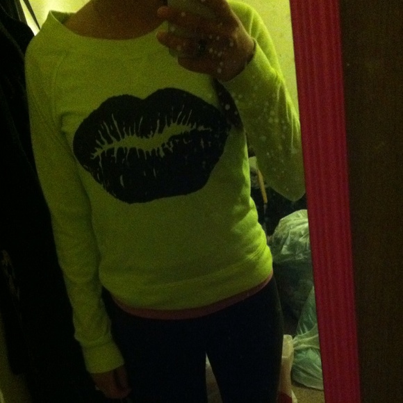 Bright yellow crewneck - Picture 2 of 3
