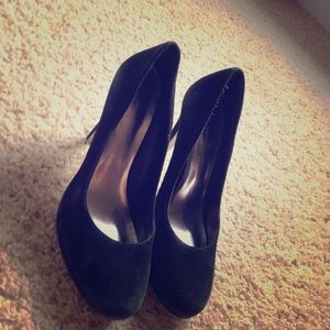 Black suede Jessica Simpson pumps