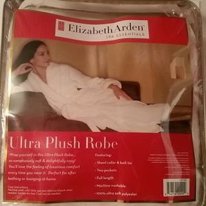 Elizabeth Arden plush robe