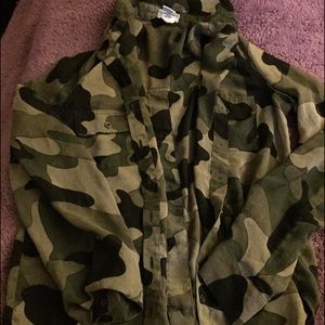 Long-sleeve camo see through