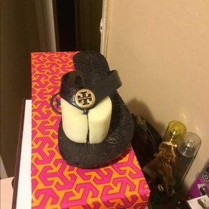 Tory burch flat sandals