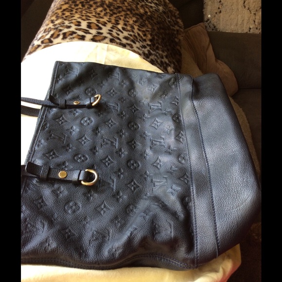 More pics Infini LV Monogram - Picture 2 of 4